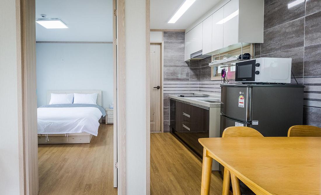 Donnaeko Pension Seogwipo-stad Buitenkant foto